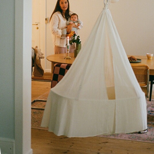 MEMBANTU Nature Baby Cradle