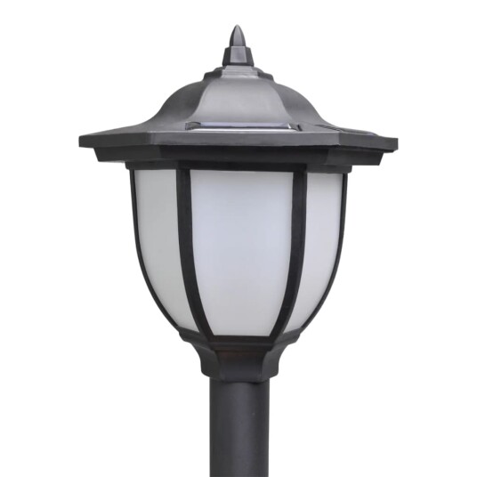 Kjettinggjerde med to soldrevne LED lamper  