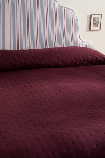 Jotex 260 Calm Sengeteppe Vinrød Bedspread Kjøp Dobbeltseng hos Jotex Jotex 260 Calm Sengeteppe Vinrød Bedspread Kjøp Dobbeltseng hos Jotex