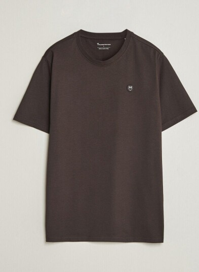 KnowledgeCotton Apparel Loke Badge T Shirt Chocolate Torte