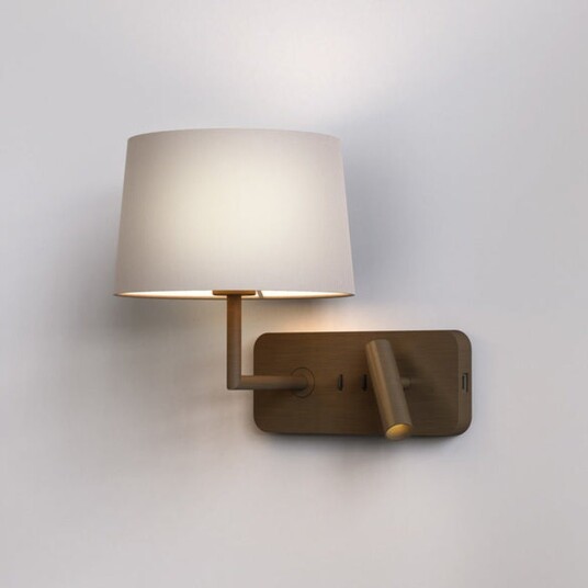Astro Lighting Side by Side Grande vegglampe m/USB - Bronsefarget/Putty skjerm Astro Lighting Side by Side Grande vegglampe m/USB - Bronsefarget/Putty skjerm