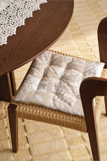 Jotex Bloom Avtørkbar Sittepute 38x38 Cm Beige/hvit SPRING 220977502382