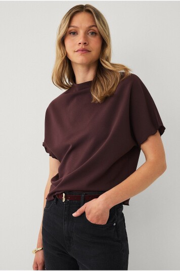 Ellos Collection Topp med høy krage Brun