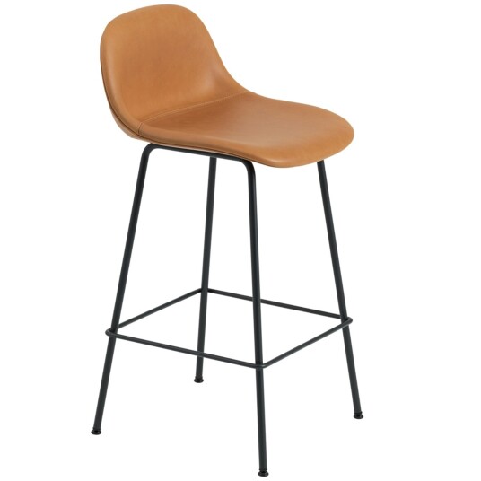 Muuto Fiber Tube Barstol med Ryggstøtte 65 cm Refine Skinn Cognacfarget / Sort Muuto Fiber Tube Barstol med Ryggstøtte 65 cm Refine Skinn Cognacfarget / Sort