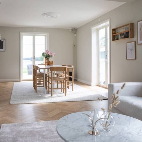 Bjelin Fiskebensparkett Eik KARLSHAMN Hvit Bjelin Fiskebensparkett Eik KARLSHAMN Hvit