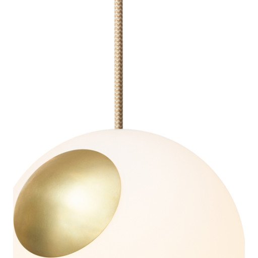 Bright Spot Pendel 20 cm Messing/Opal/Kremhvit ledning Bright Spot Pendel 20 cm Messing/Opal/Kremhvit ledning