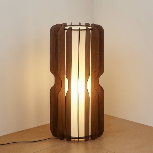 Lucande Gulvlampe Juneta 75 cm brun tre tekstil Lucande Gulvlampe Juneta 75 cm brun tre tekstil