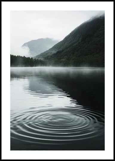 Water Ripples in Mountain Lake Plakat Plakat / 70x100cm