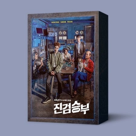 Diverse KPop, Filmmusikk Bad Prosecutor (KBS Drama) Incl. 60pg Booklet, 4 Photocards, 4 ID Pictures, 3 ID Cards, 3 Polaroid CD Diverse KPop, Filmmusikk Bad Prosecutor (KBS Drama) Incl. 60pg Booklet, 4 Photocards, 4 ID Pictures, 3 ID Cards, 3 Polaroid CD