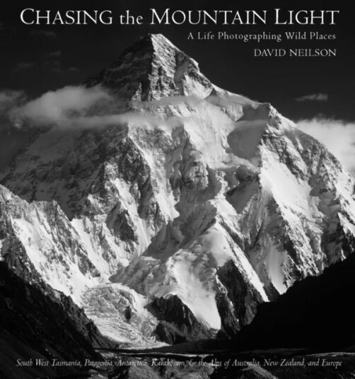 Chasing The Mountain Light Av David Neilson