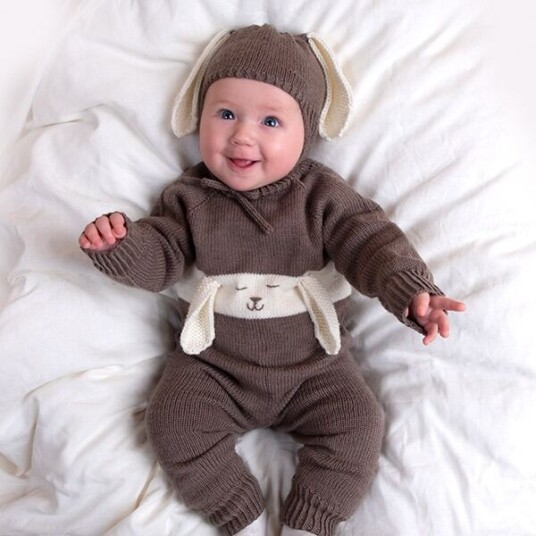Bluum Strik Strikkedress og lue Kanin med ører - garnpakke i Bluum Soft Merino Ull Bluum Strik Strikkedress og lue Kanin med ører - garnpakke i Bluum Soft Merino Ull