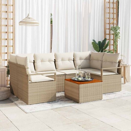 7-delt hagesofaset med puter i beige poly rattan og akasie