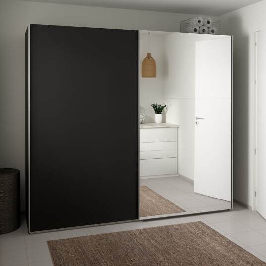 LIND NEST SKYVEDØRSGARDEROBE 250X220X67CM SORT MED SPEIL