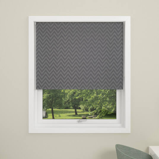DEBEL RULLEGARDIN ZIG ZAG LYSTETT GRÅ 120X175