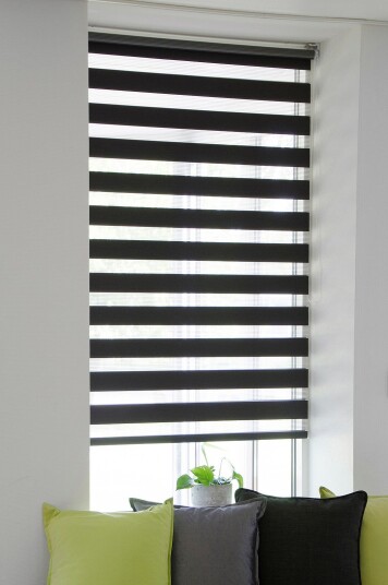 Hasta Day&Night rullegardin Svart