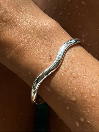 Who Is She Wavy Bangle Silver Sølv ONE SIZE
