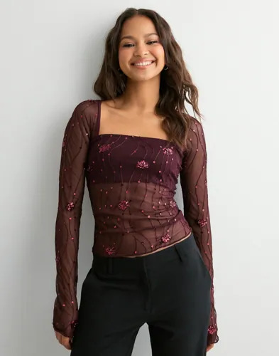 Nelly Rød Embellished LS Top