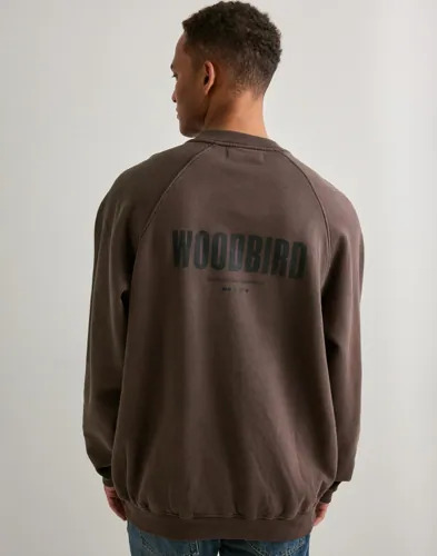 Woodbird WBZhang Washed Logo Crew Collegegensere Brun