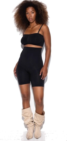 LYKKELAND ateliér Alturra Highwaist Shaping Shorts Black Black 42 46 LYKKELAND ateliér Alturra Highwaist Shaping Shorts Black Black 42 46