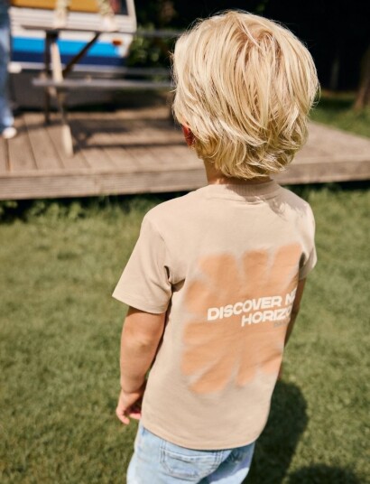 Daily 7 T Shirt Backprint Beige 122