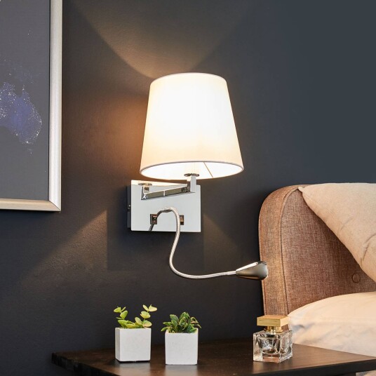 Lindby Vegglampe Leonella i tekstil, med LED-leselampe