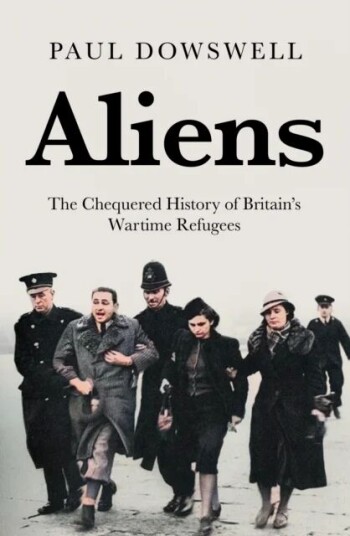 Aliens Av Paul Dowswell
