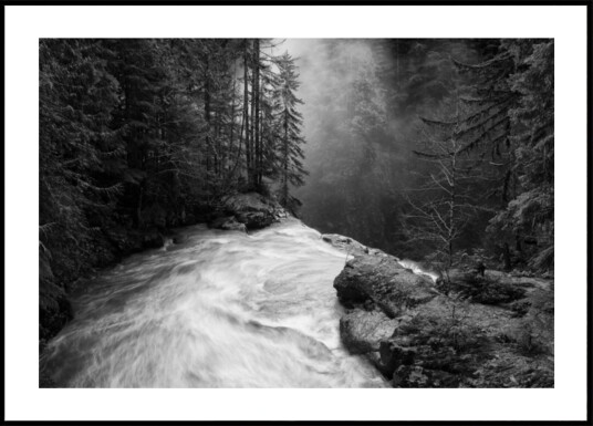 Misty River Flow Plakat / 21x30 Misty River Flow Plakat / 21x30