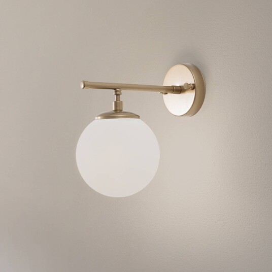 Vegglampe Roe Opviq dimbar Messing / gull Stue / spisestue Glass Kule