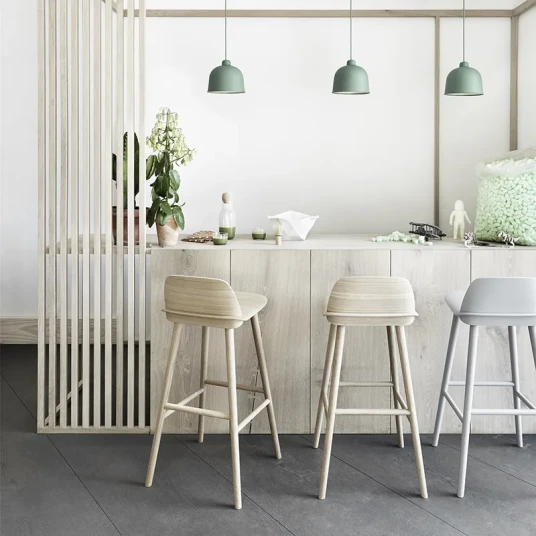 Muuto Nerd barstol 75 cMed fotstøtte i metall Oak Muuto Nerd barstol 75 cMed fotstøtte i metall Oak