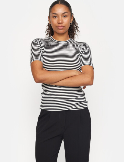 Soft Rebels Srfenja Stripe Ss Top - Black - XXL Soft Rebels Srfenja Stripe Ss Top - Black - XXL