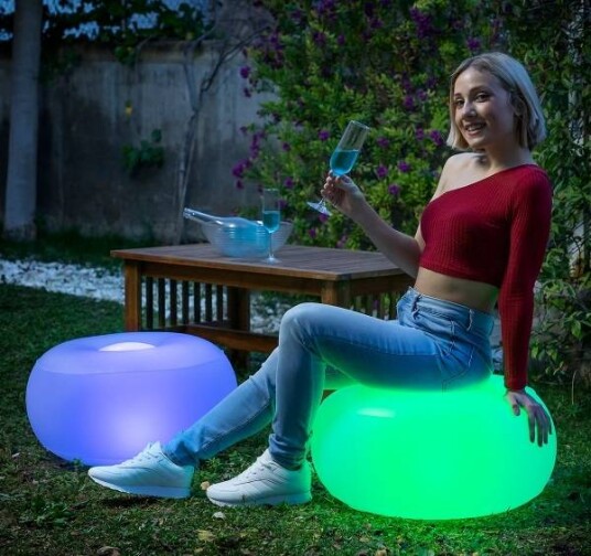 Pulight oppblåsbarpuff med LED og fjernkontroll Pulight oppblåsbarpuff med LED og fjernkontroll