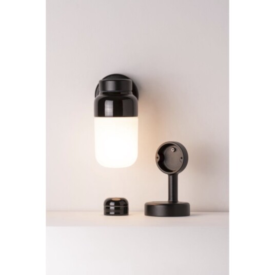 Ohm Wall Vegglampe LED E27 Svart 100/210 Opalglass IP44
