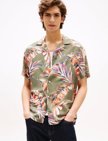 Tommy Hilfiger Lightweight Leaf Aop Ss Shirt - Green - L Tommy Hilfiger Lightweight Leaf Aop Ss Shirt - Green - L
