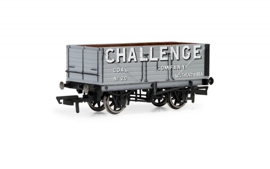 Hornby 7 Plank Wagon Challenge Coal Company - Era 3 Hornby 7 Plank Wagon Challenge Coal Company - Era 3