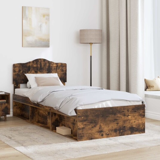 Sengestamme med hodegjerde Røkt eik 90 x 200 cm Massiv furu Sengestamme med hodegjerde Røkt eik 90 x 200 cm Massiv furu