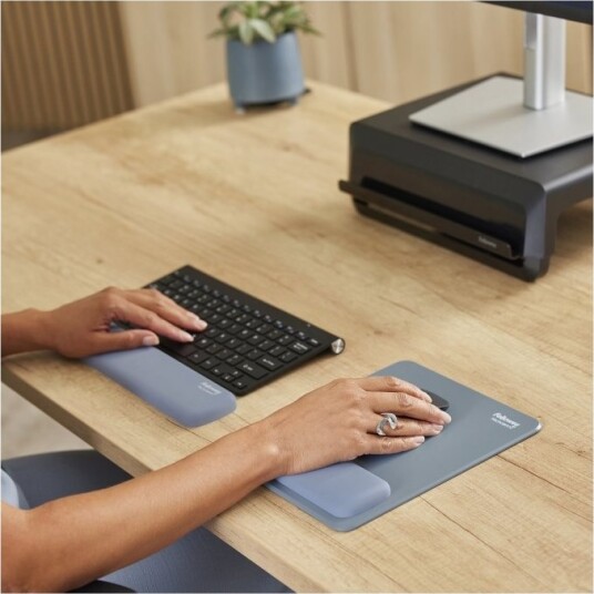 Fellowes Breyta Musematte Med Håndleddsstøtte Marine 100142557 Fellowes Breyta Musematte Med Håndleddsstøtte Marine 100142557