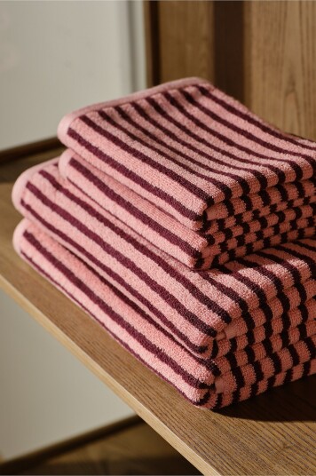 Jotex Håndklesett 4pakning Vinrød/rosa DIXIE 2204287080 Jotex Håndklesett 4pakning Vinrød/rosa DIXIE 2204287080