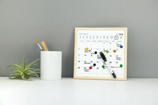Kikkerland Mini White Board Kalender 8" Hvit med Tilbehør