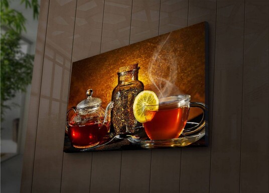 Lerretsbilde med LED belysning 45x70 cm Varmt og innbydende tesett med sitronskive Rød / Brun / Gul