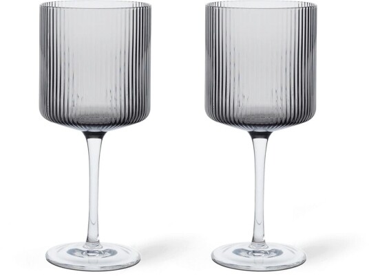 Ferm Living Ripple rødvinsglass 32,5 cl 2-pakning Smoked grey