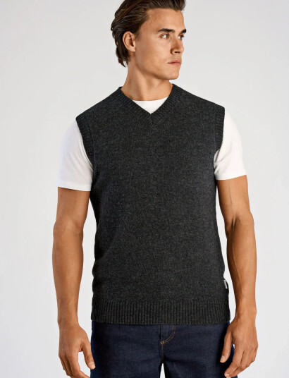 Lindbergh Lambswool V-Neck Slipover - Grey - L