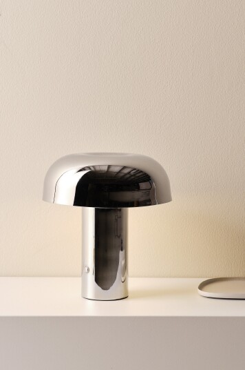 Jotex RAGGE bærbar bordlampe Krom 2065668020 Jotex RAGGE bærbar bordlampe Krom 2065668020