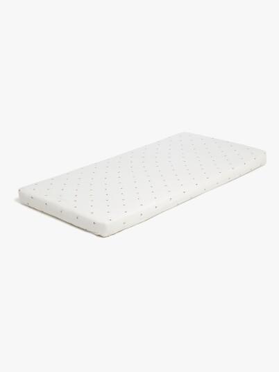 Alice & Fox Nessa Stretchlaken Sprinkelseng 60x120 Hvit Alice & Fox Nessa Stretchlaken Sprinkelseng 60x120 Hvit