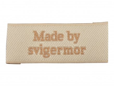 Label Made by Svigermor Sandfarget
