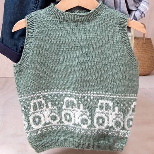Bluum Strik Strikkevest Traktor - garnpakke i Bluum Pure Eco Wool