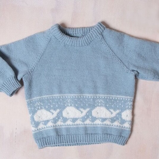Bluum Strik Strikkegenser Hval - garnpakke i Bluum Pure Eco Baby Wool