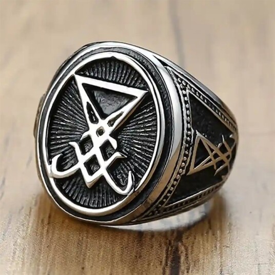 Lucifer ring i rustfritt stål. Lucifer ring i rustfritt stål.