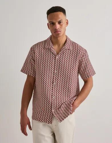 Jack & Jones Jormontauk Crochet Shirt Ss SA26 Ln Rød Jack & Jones Jormontauk Crochet Shirt Ss SA26 Ln Rød