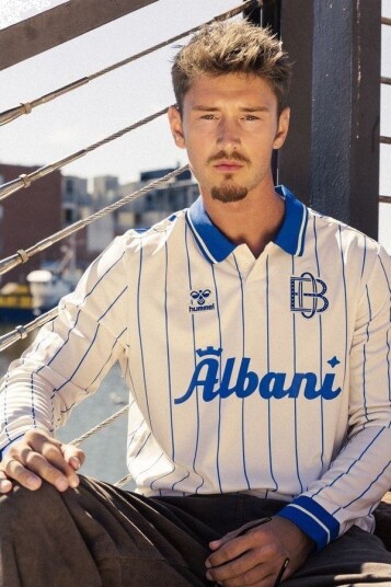 Odense Boldklub Trenings T skjorte Pre Match   Hvit Barn Langermet   Hummel størrelse 128 cm
