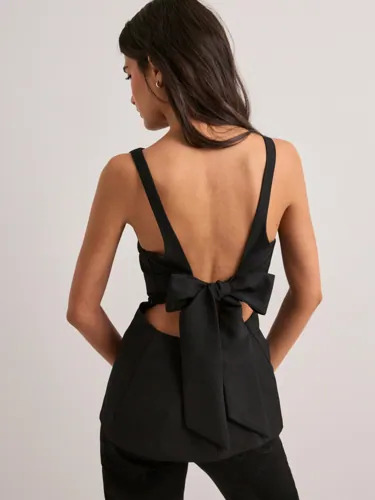 Neo Noir Svart Agape Structure Tie Top